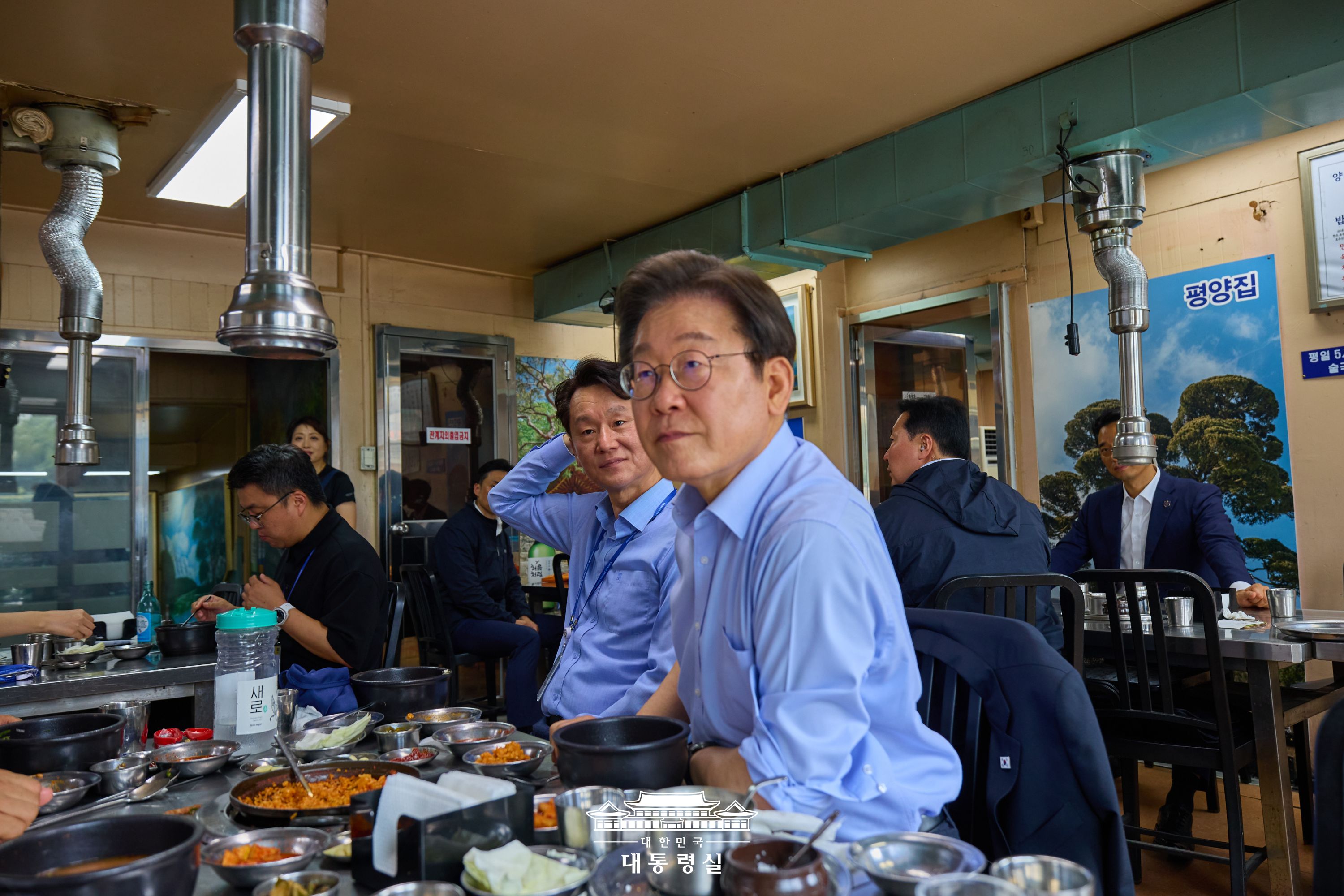 대통령실 인근 참모진과의 오찬 슬라이드3