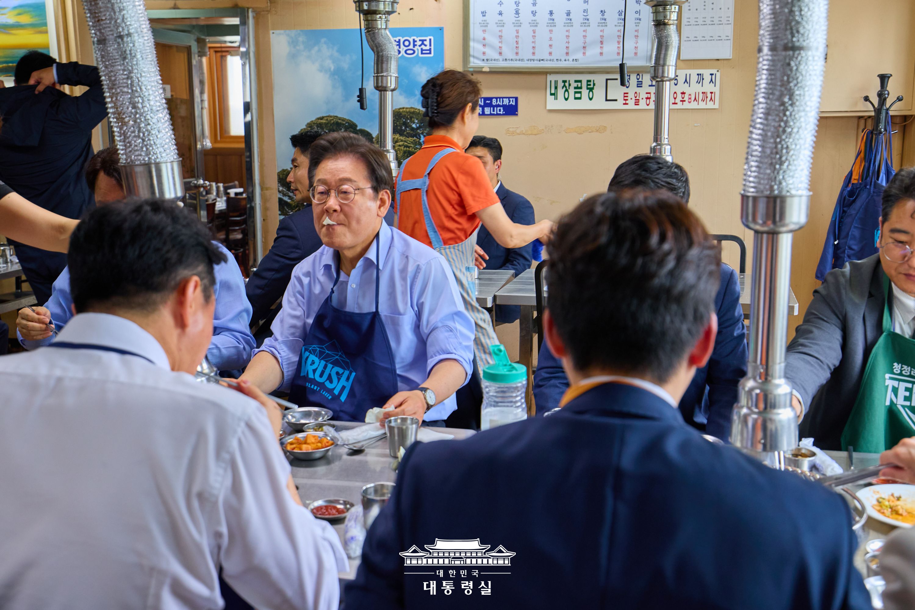 대통령실 인근 참모진과의 오찬 슬라이드6