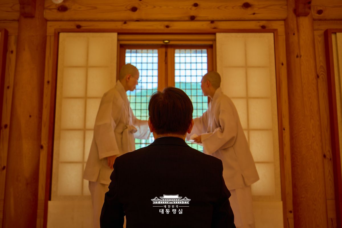 2025년 8월 18일 국민 여러분께 보고드립니다 사진