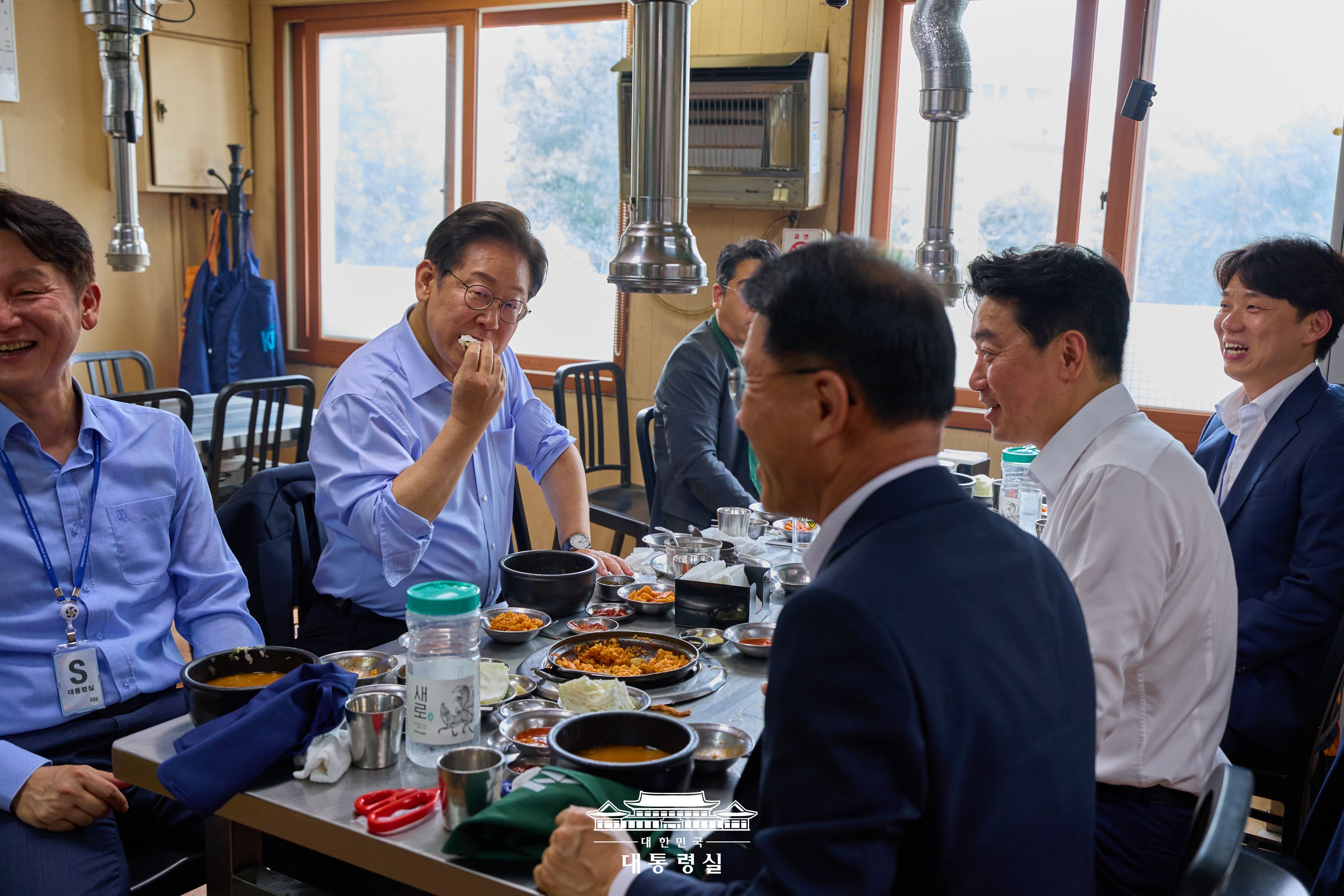대통령실 인근 참모진과의 오찬 슬라이드7