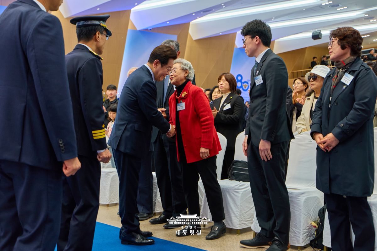 2025년 10월 21일 이재명의 시선 사진