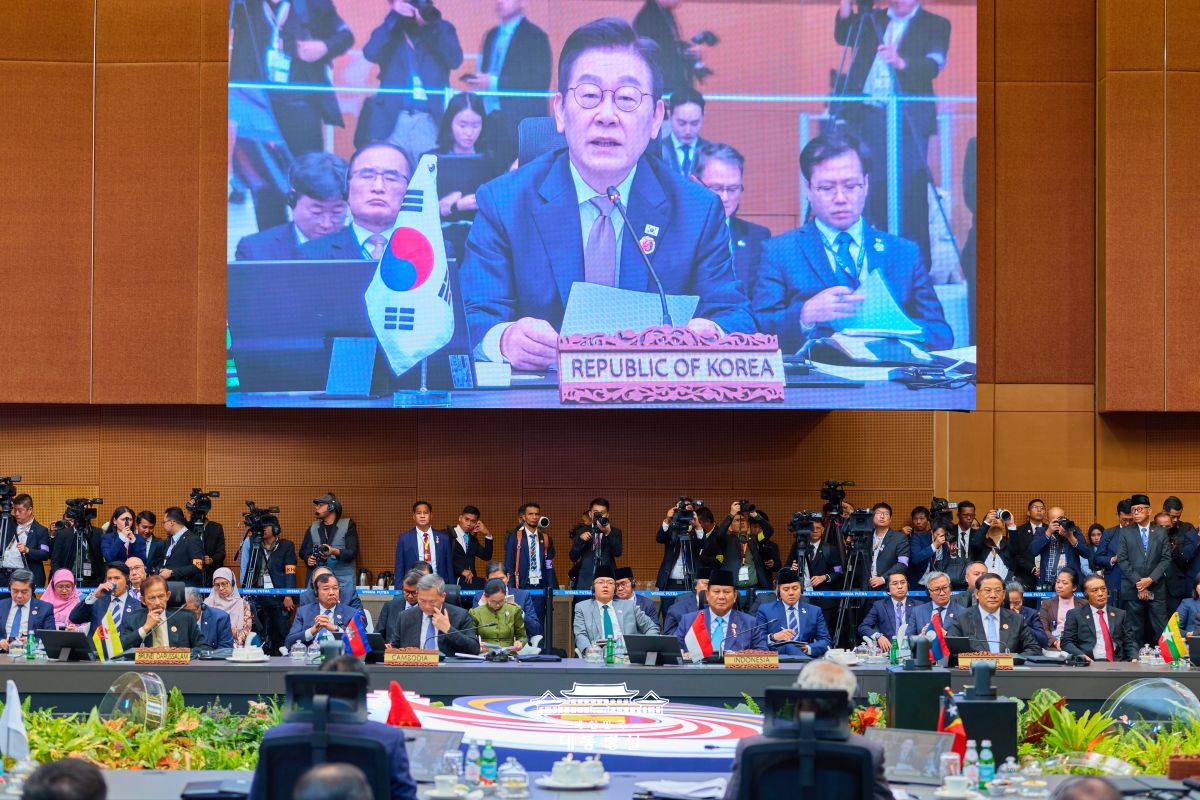 제28차 아세안+3 정상회의 사진