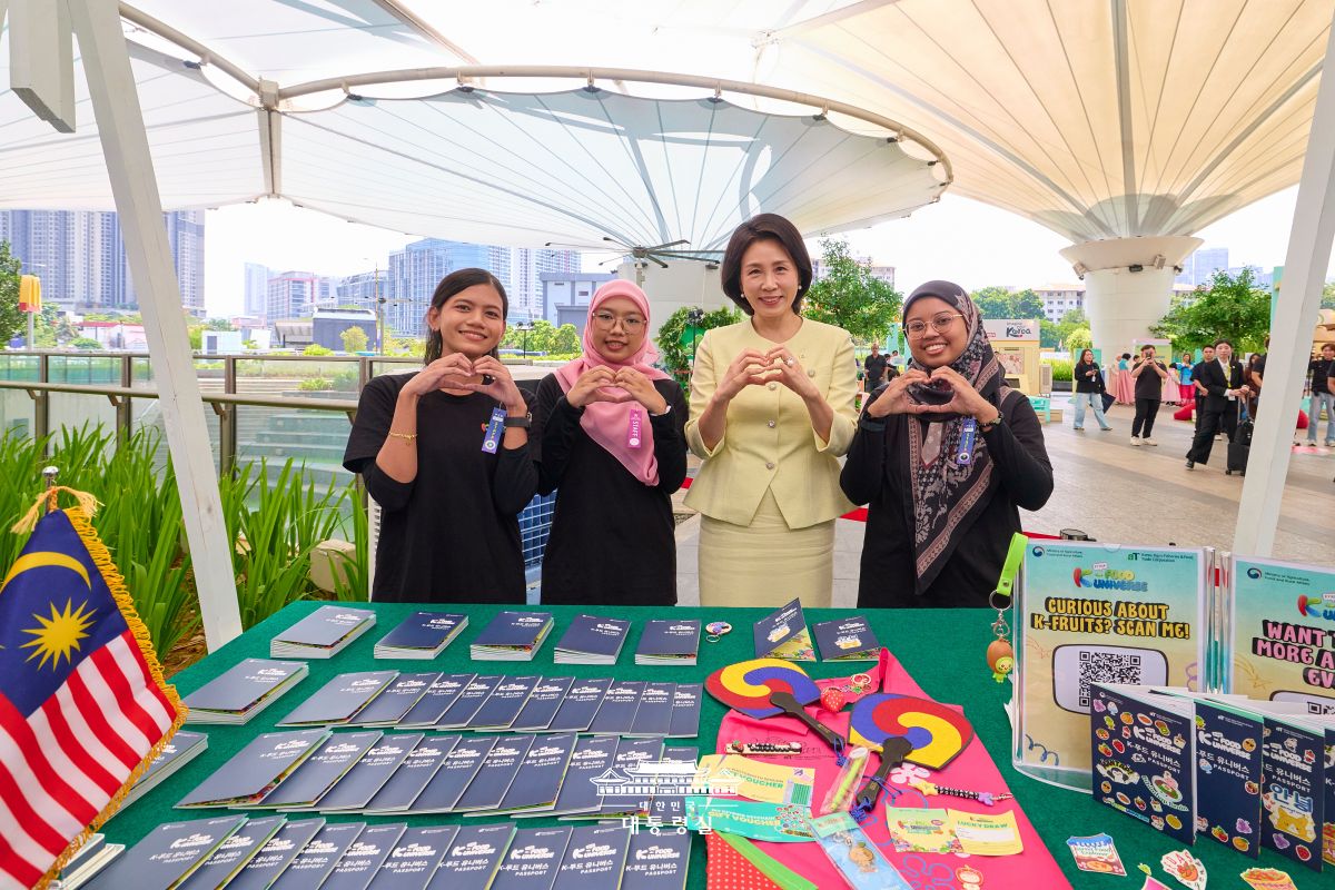 김혜경 여사, K-푸드 팝업스토어 시찰 사진