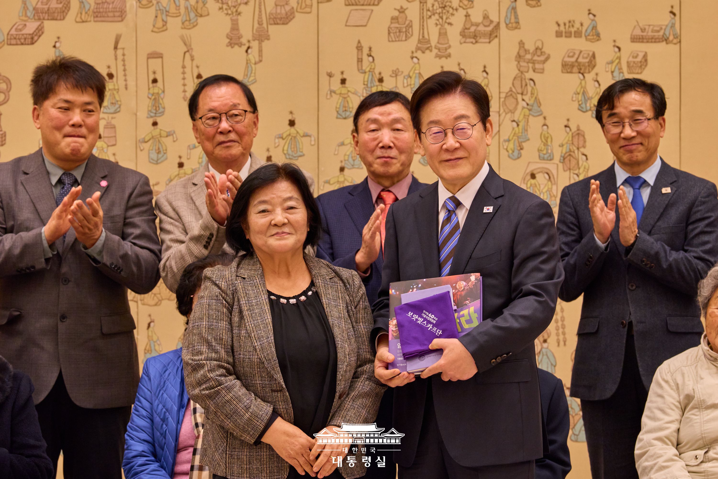 '진실과 정의의 길'을 걸어오신 민가협 회원분들께 감사를 전합니다 슬라이드2