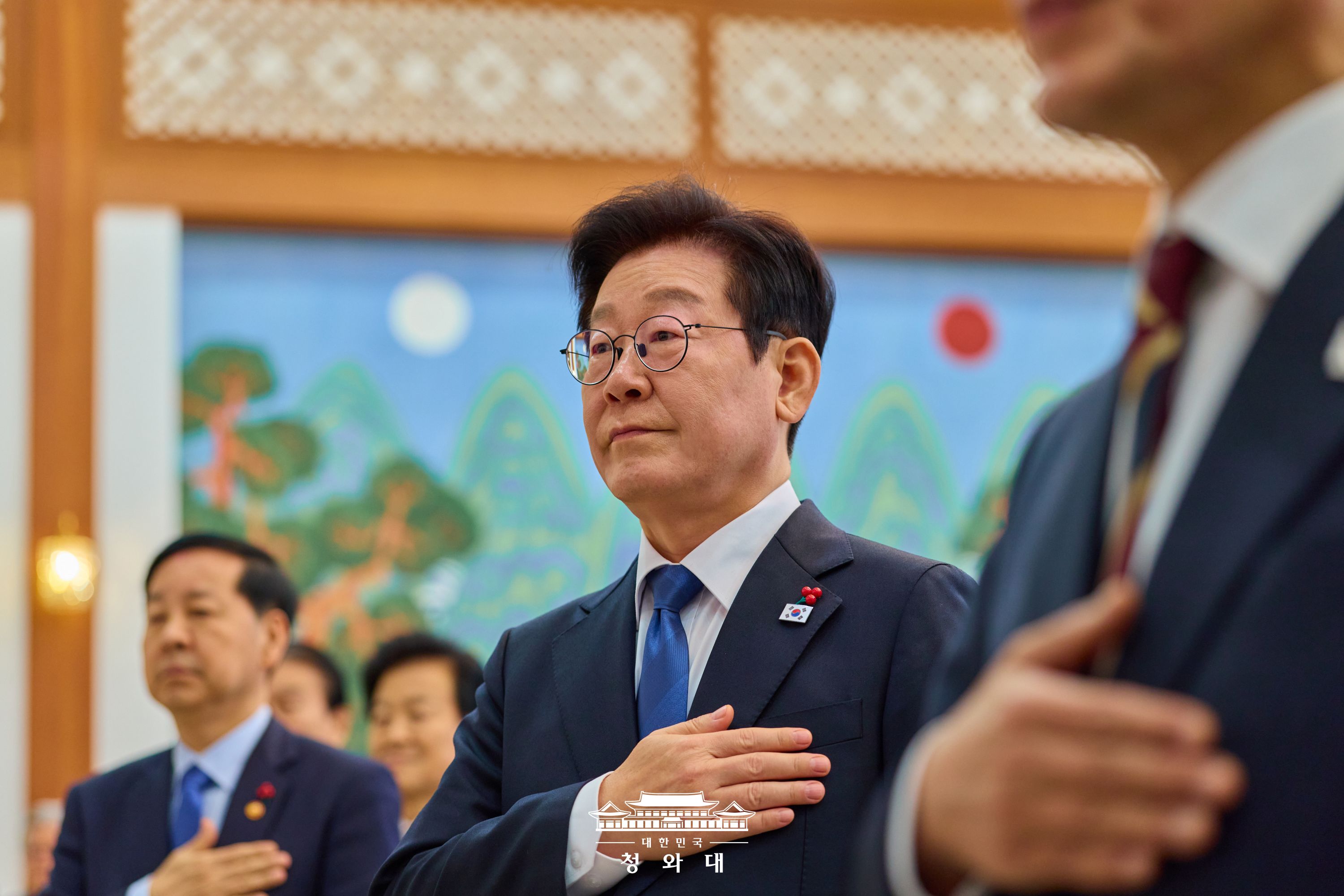 2025년 12월 31일 국민 여러분께 보고드립니다 슬라이드2