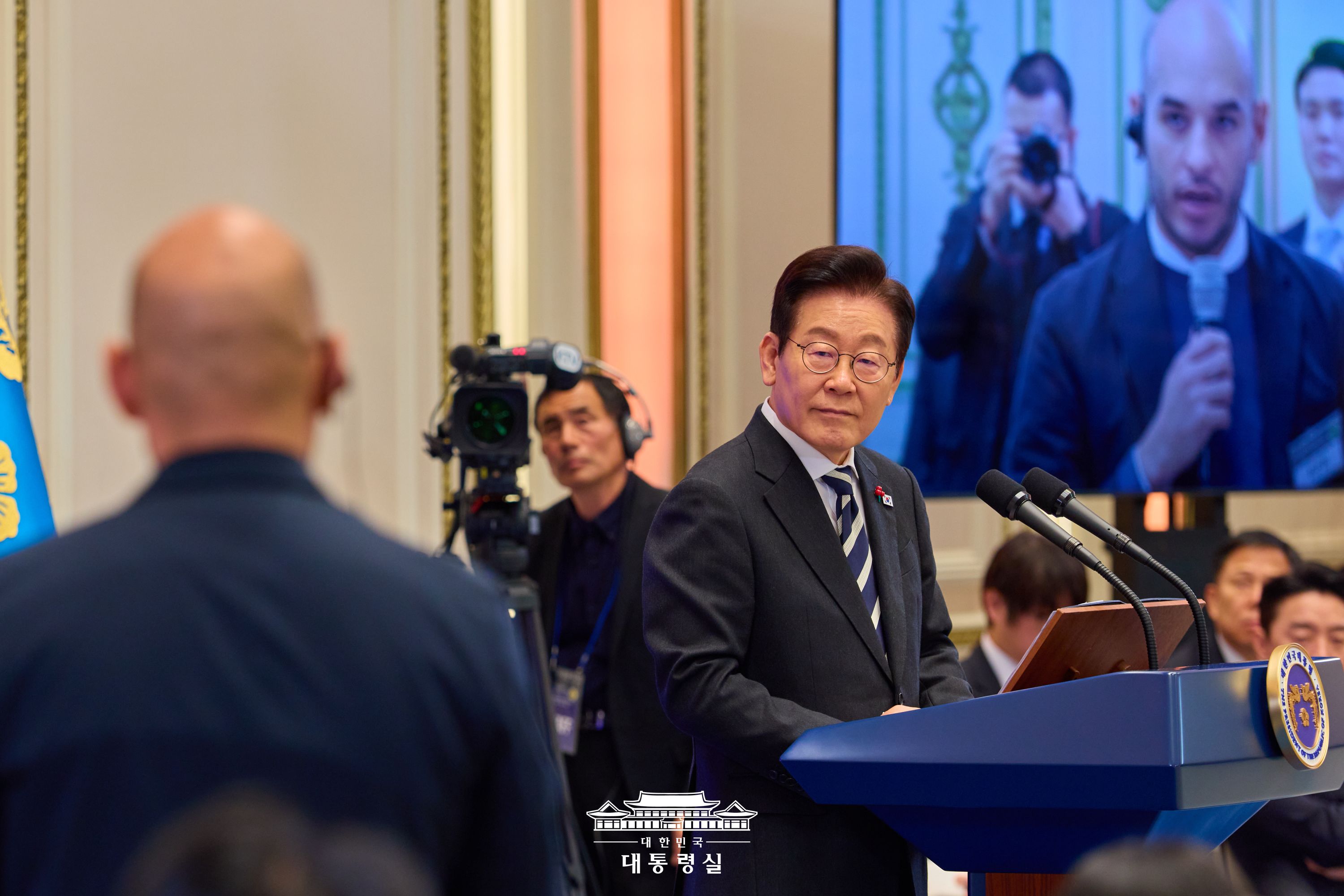 2025년 12월 3일 국민 여러분께 보고드립니다 슬라이드4