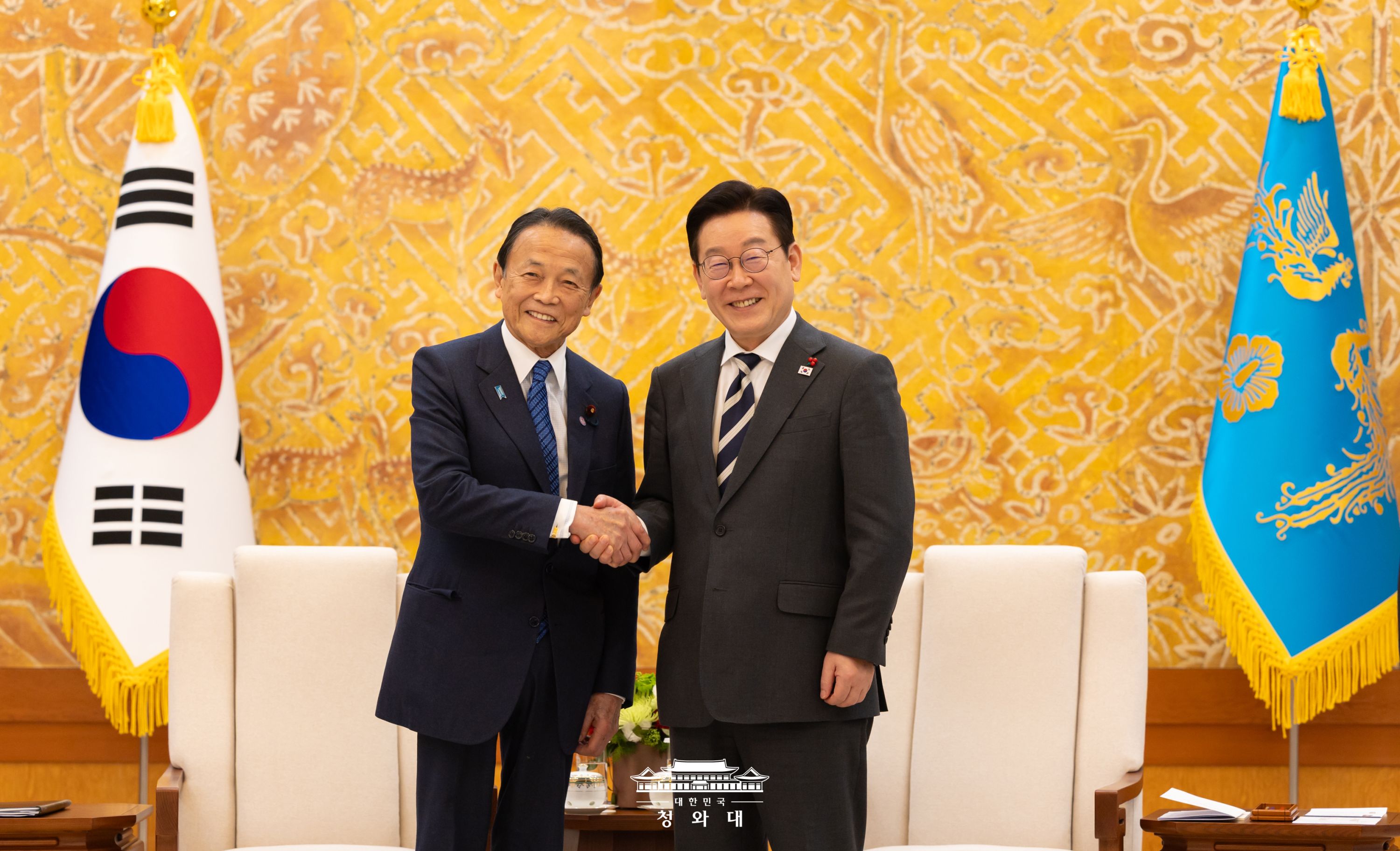 지속적인 신뢰 축적으로 한일 협력의 기반을 세워갑니다 슬라이드1